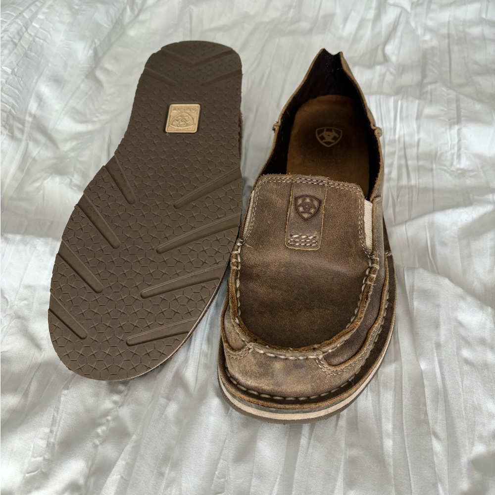 Womens ariat cruisers